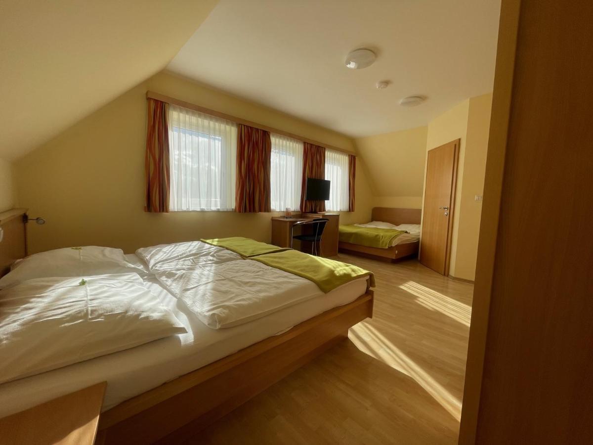 Hotel Highway - Bed & Breakfast Lieboch Exterior photo